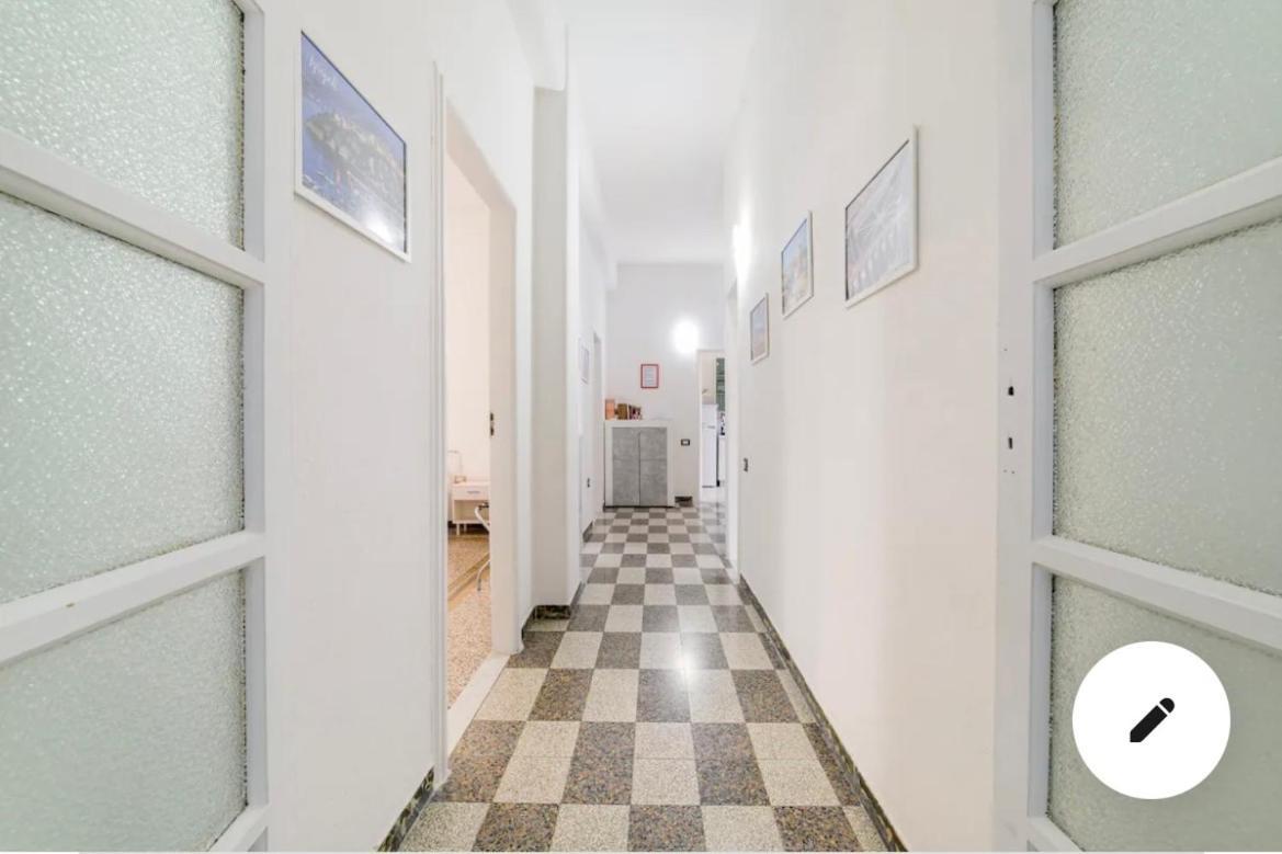 Camera Matrimoniale Privata In Appartamento Condivisibile Salerno Luaran gambar